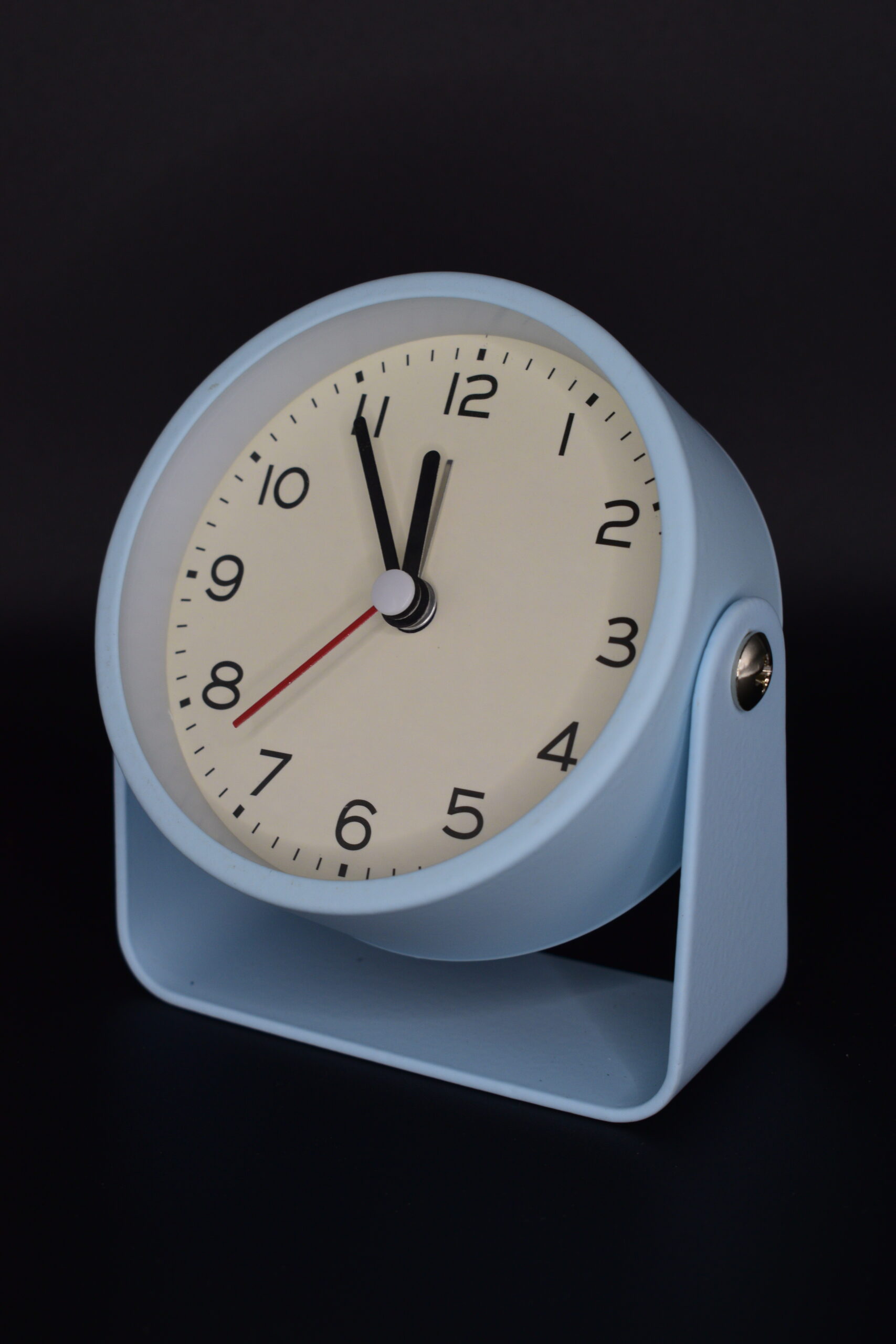 Réveil Élégant avec Alarme Mini Réveil Élégant avec Alarme – Montre de Bureau ou de Table de Nuit Pratique et Design